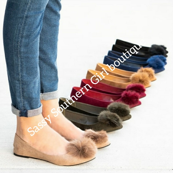 🆕⭐Tan real fur pom pom pointed toe flats - Picture 4 of 11